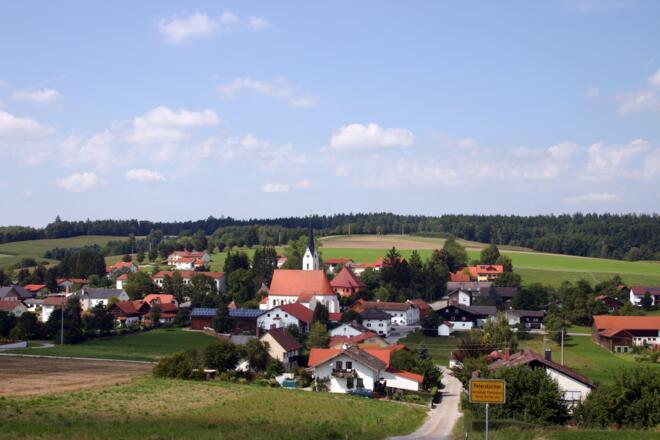 Blick auf Peterskirchen.