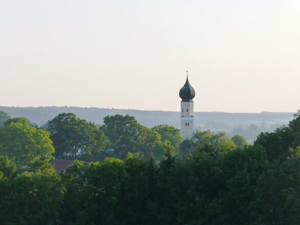 Blick auf die Jakobskirche in  Hainberg