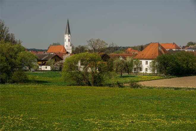 Malgersdorf Blick auf den Ort mit Kirche und Schloss