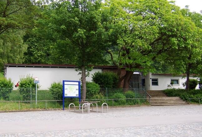 Am Ausgangspunkt am Schwimmbad