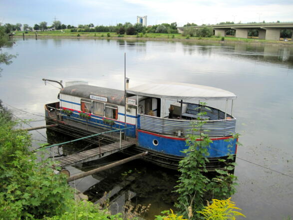 Hausboot auf der Donau