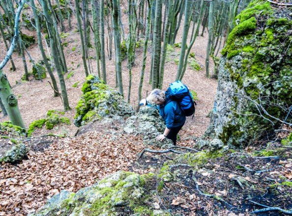Felssteig bei den Mittagsfelsen vor Neutras