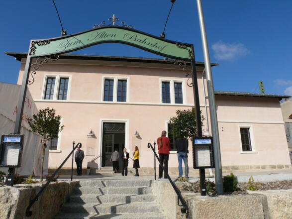 Bahnhof, Museum, Gastst&amp;#228;tte, Urzeit