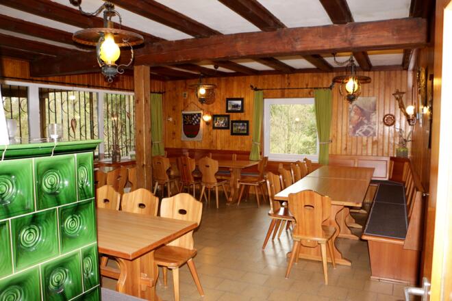 Blick in den hellen, gemütlichen Aufenthaltsraum