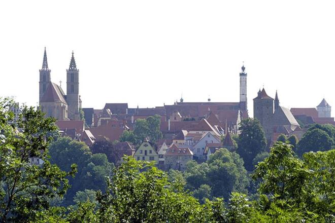 Blick vom Bismarck-Denkmal hinüber auf Rothenburg