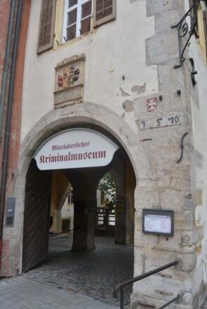 Im Kriminalmuseum wird manches schauerliche Ausstellungsstück gezeigt.