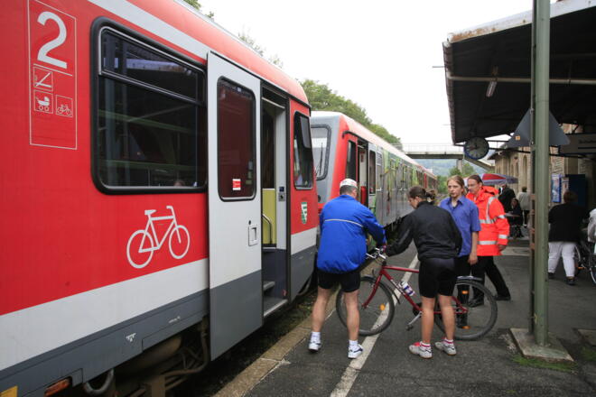 Mit den Radelzügen geht es bequem von A nach B