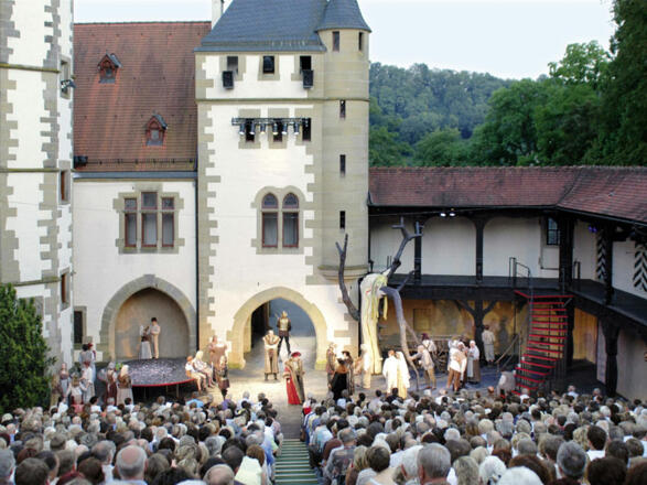 Burg und Bühne der Burgfestspiele Jagsthausen