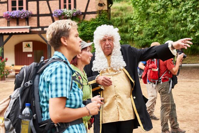 Der Graf vom Schloss Mespelbrunn weisst Euch den Weg.