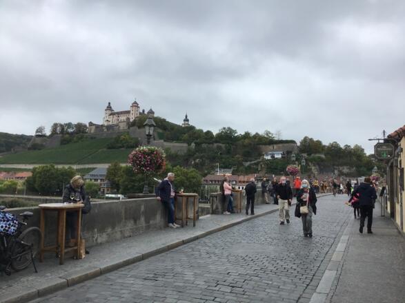 Schleifenroute - Alte Mainbrücke und Brückenshoppen