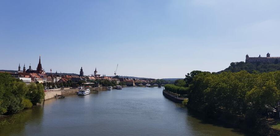 Schleifenroute - Würzburg Blick zur Altsadt am Main