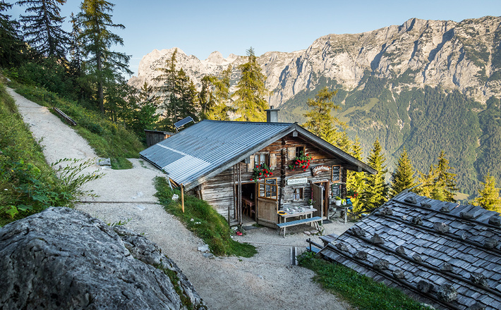 Die Schärtenalm vor der Kulisse der Reiter Alm