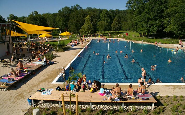 Großes Becken im Freibad Freilassing