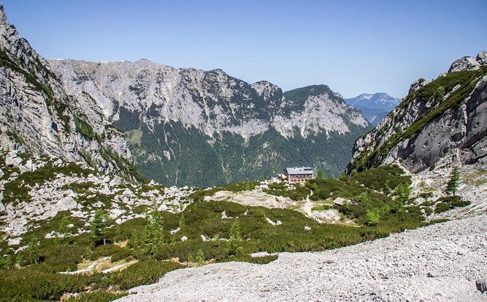 Am Beginn des Blaueis-Kars steht die Blaueishütte
