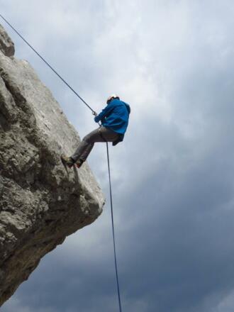 Übung: Überwinden des Überhangs (Aufbaukurs Fels und Firn)
