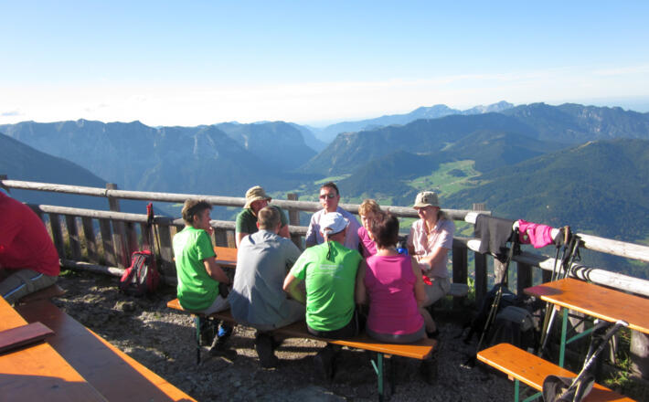 Rast auf der Terrasse des Watzmannhauses