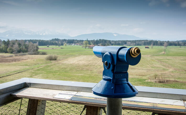 Fernrohr an der Aussichtsplattform am Haarmoos