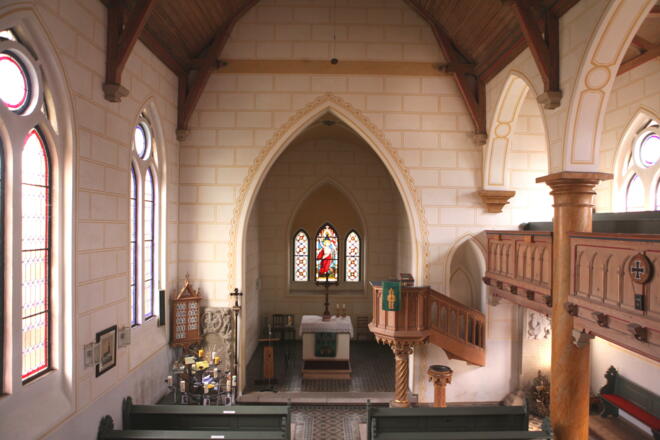 Kirchenschiff und Altar - Magdalenenkirche - Wiesenfeld b. Coburg