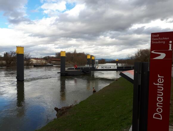 Donauufer und Anlegestelle