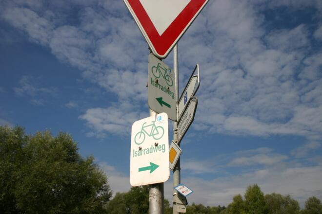 Isarradweg-Beschilderung.