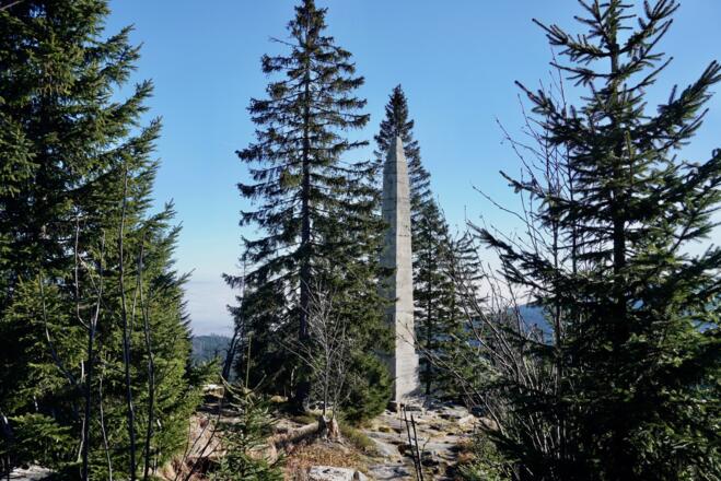 Adalbert-Stifter-Denkmal über dem Plöckensteinsee