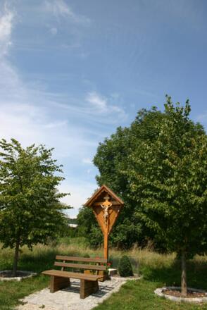 Wegekreuz und Rast bei Reichersdorf.