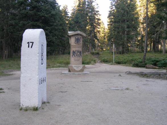 Am Dreiländereck erreichen wir den östlichen Wendepunkt unserer Wanderung.