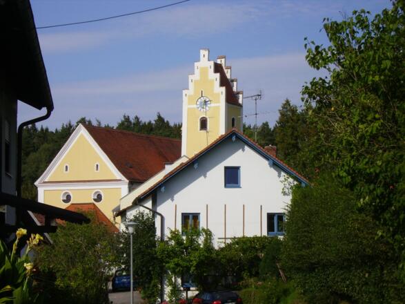 Am schönen Kirchlein von Hartkirchen.