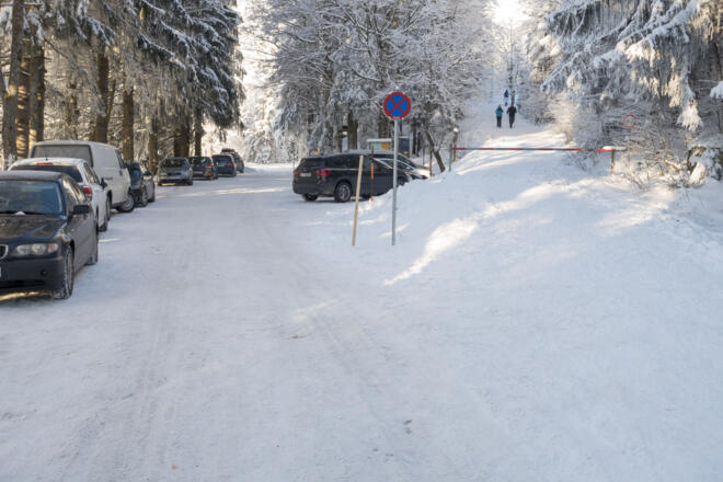 Beginn der Forststraße beim Parkplatz Oberschwarzenberg