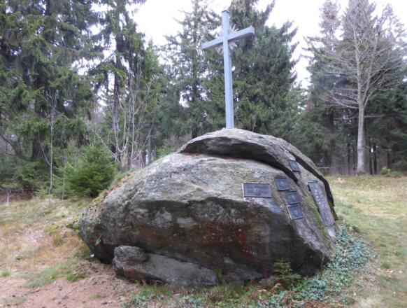 Gedenkstein bei der Bergwachthütte