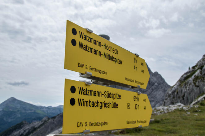 Wegweiser am Watzmannhaus