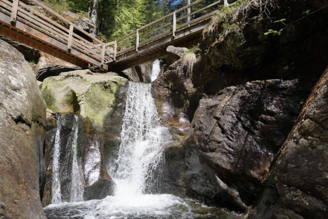 Hochfall mit Besichtigungsbrücke