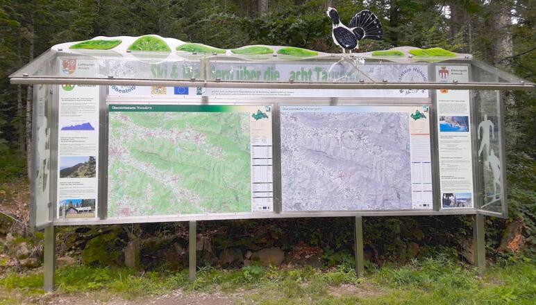 Info-Tafel über der Berghütte Schareben