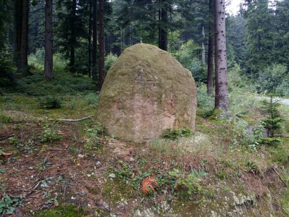 Stein Lindenauer Weg am Parkplatz