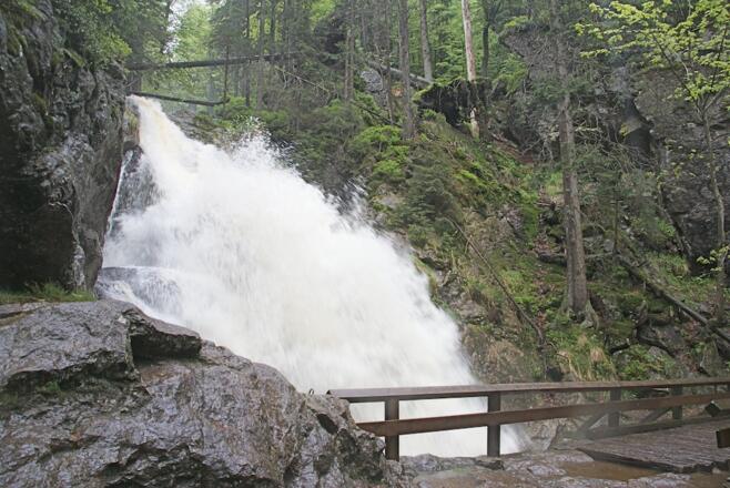 Oberer Riesloch-Wasserfall bei Hochwasser