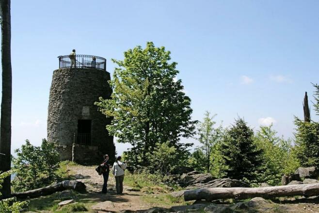 Hirschenstein mit Aussichtsturm 1095 m