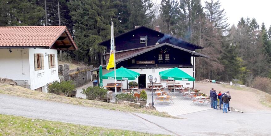 Kreuzhaus mit Terrasse