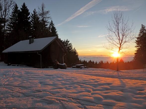 Sonnenuntergang an der Grandsberg-Diensthütte