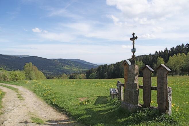 Feldkreuz am Wanderweg nach Maibrunn