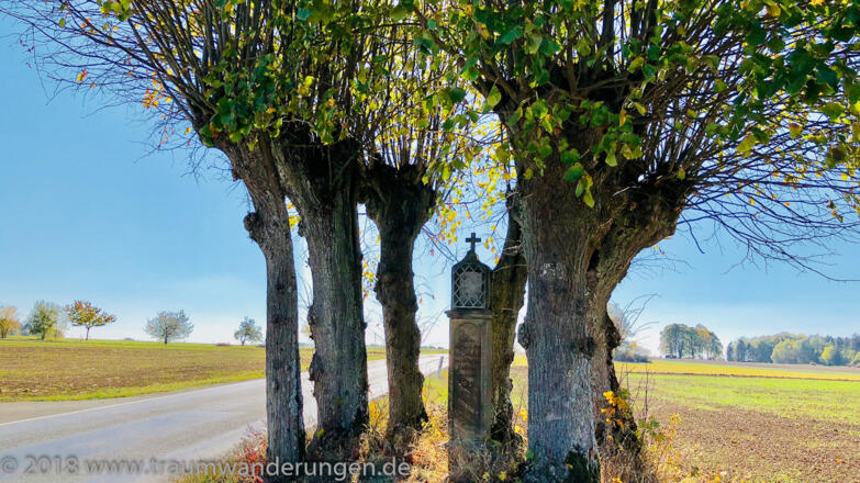 Marterl zu Ehren der Hl. Dreifaltigkeit