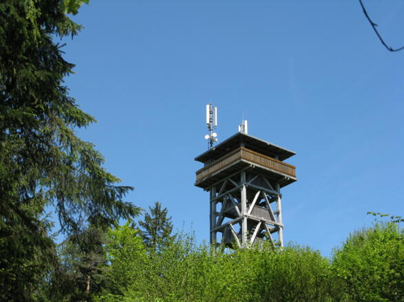 Der Aussichtsturm auf dem Kleinen Kulm, mit 626 m der höchste Punkt der Fränkischen Schweiz, ist erreicht!