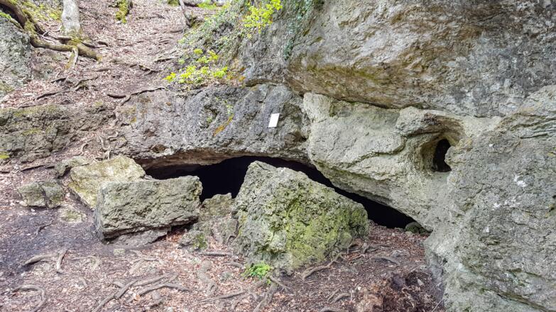 Die etwas abseits des Wanderweges gelegene Witzenhöhle
