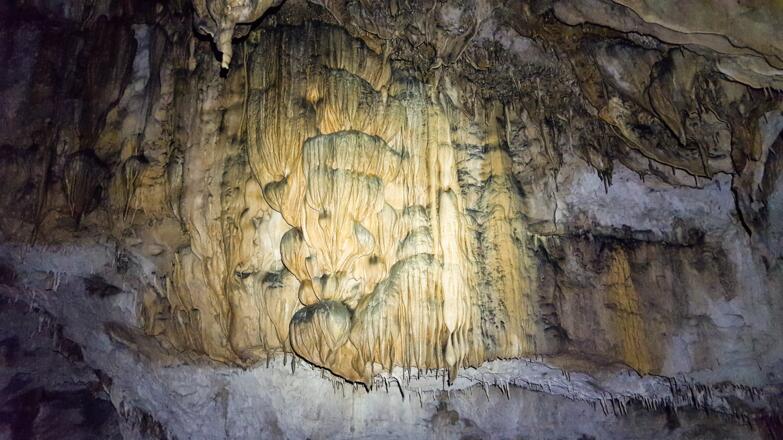 Wunderbare Sinter in der Rosenmüllershöhle