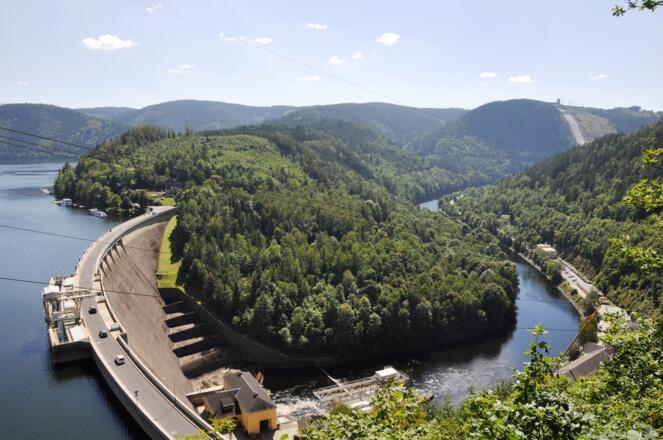 Blick auf Staumauer Hohenwarte