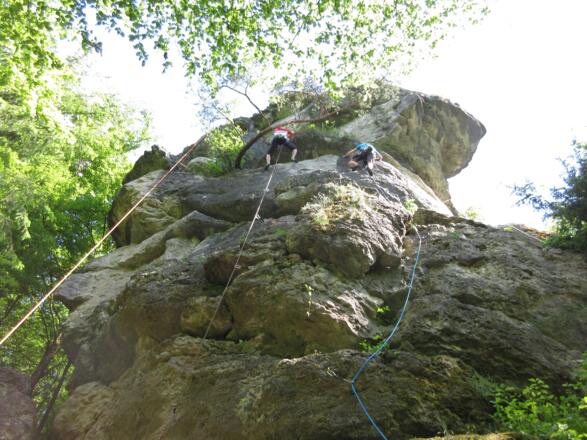 der Plateaufels im Klettergarten Intensivstation (Fränkische Schweiz)