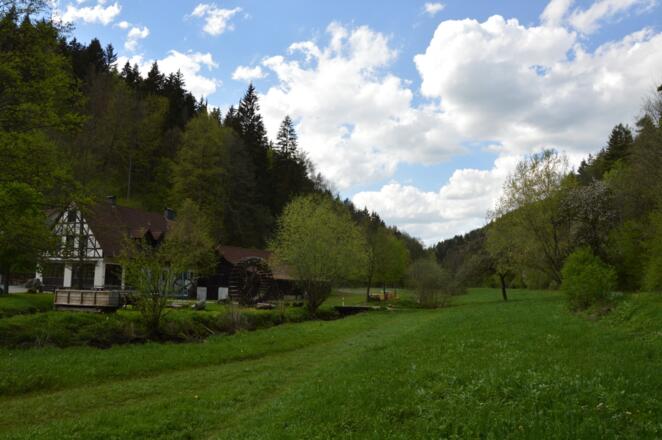 Ins beschauliche Aufseßtal