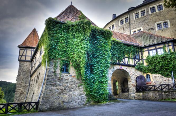 Eingang der äußeren Burganlage - Burg Lauenstein