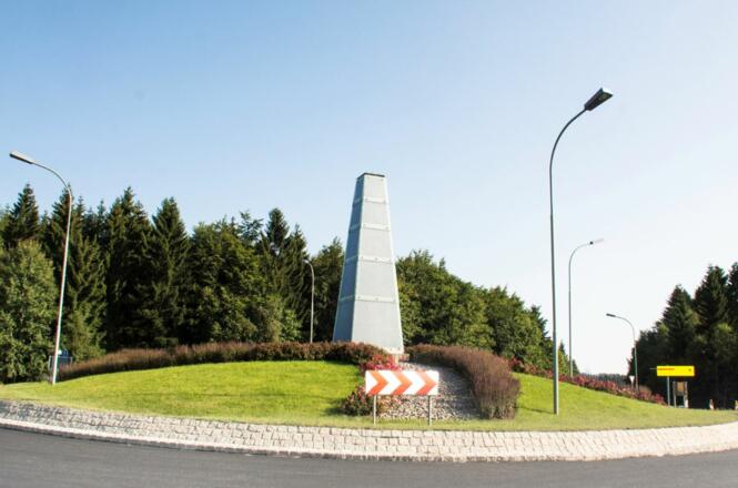 Wasserscheideobelisk in Steinbach am Wald
