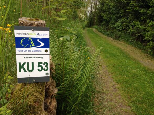 Markierungszeichen am Weg