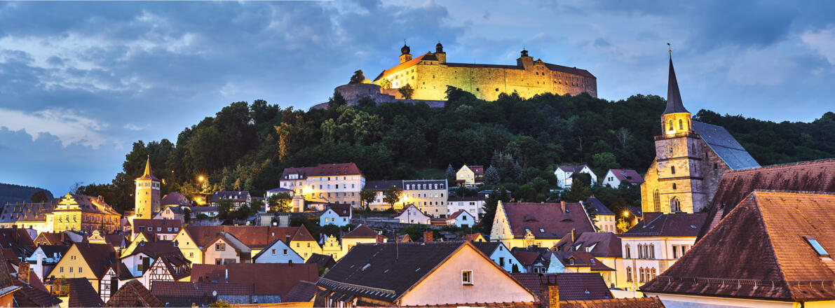 Blick über die Kulmbacher Altstadt zur Plassenburg
